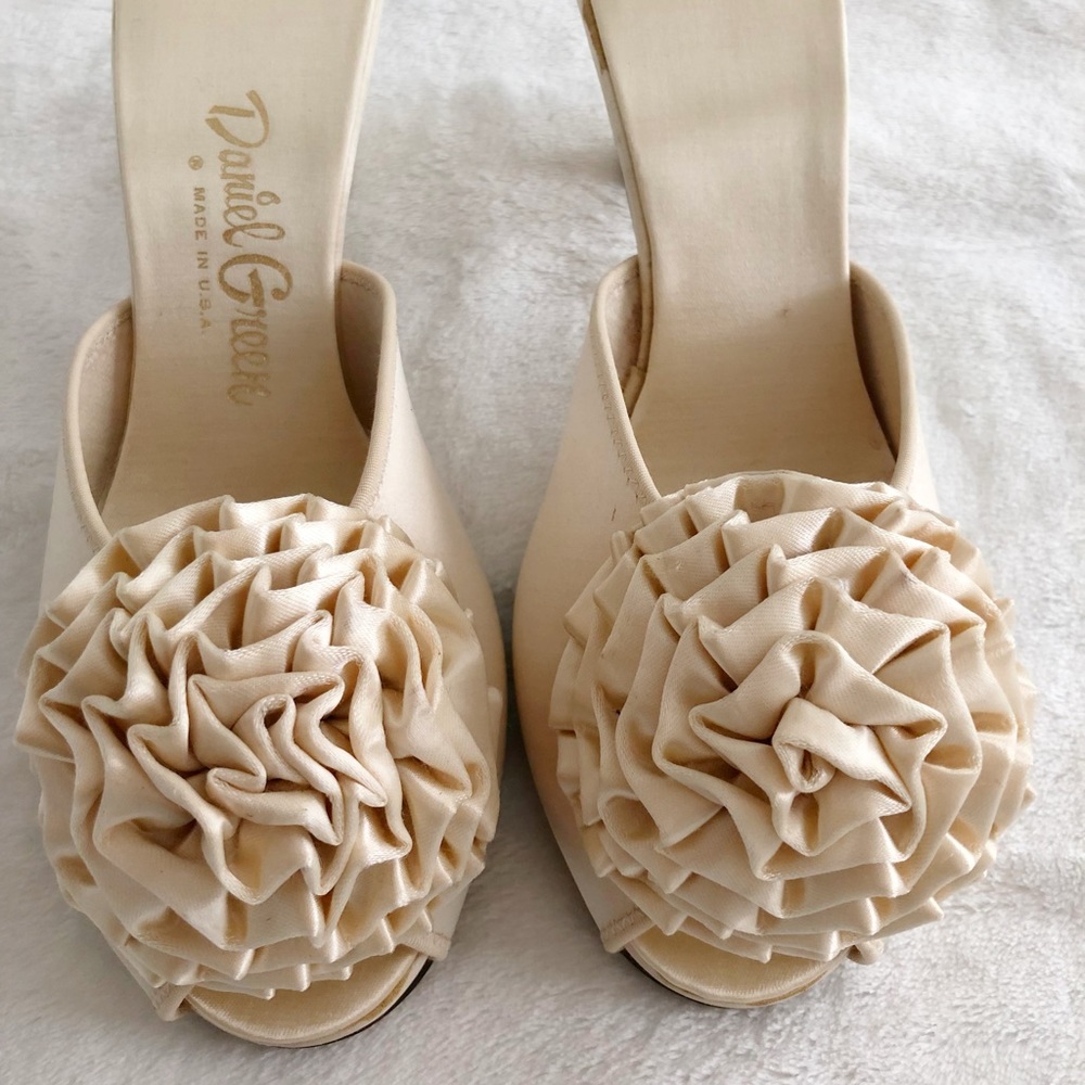 Vintage 1940s BNWOT Daniel Green Monique Slippers